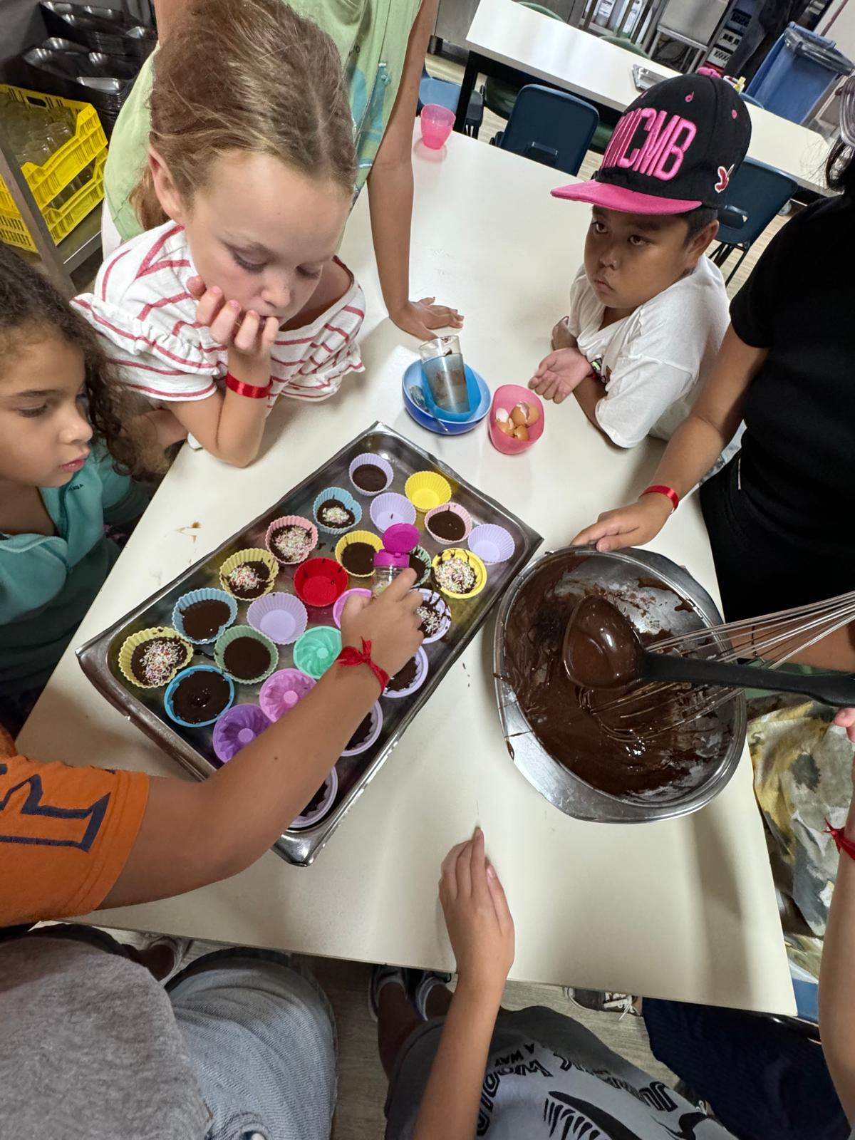 Taller de repostería para niños en AlphaCamp Tenerife